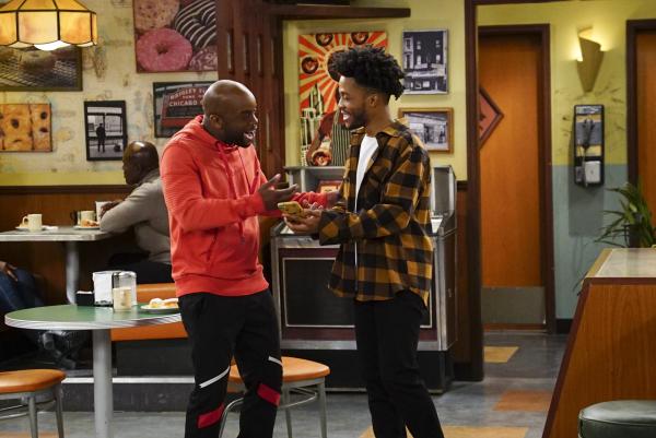 Bild 1 von 12: Sweatpants (Rell Battle, l.); Franco (Jermaine Fowler, r.)
