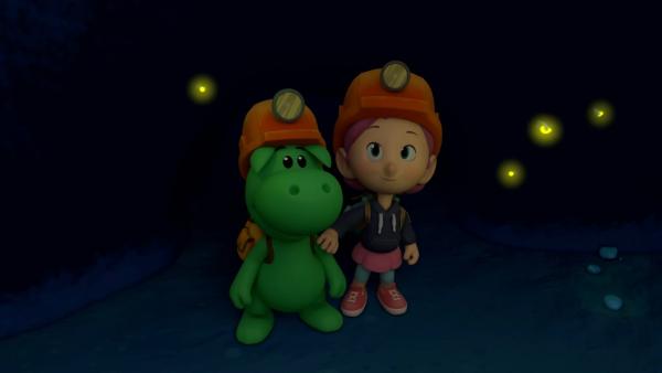 Bild 1 von 5: Die Suche nach dem Drachenstein wird für Stella und Grisu zu einem Glühwürmchen-schönen Abenteuer.