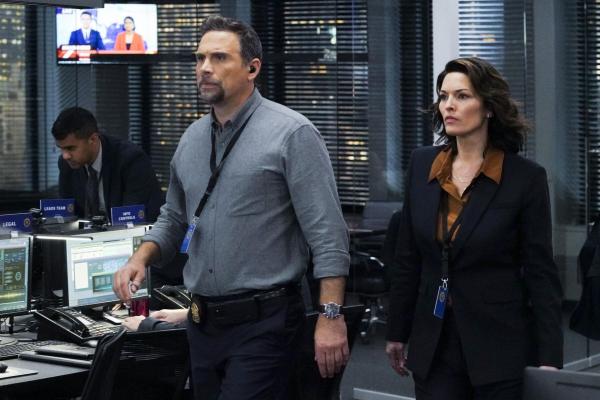 Bild 1 von 7: Assistant Special Agent in Charge Jubal Valentine (Jeremy Sisto, l.); Special Agent in Charge Isobel Castille (Alana De La Garza, r.)