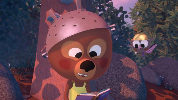 Bild 1 von 1: Luzie hat das verloren geglaubte Notizbuch gefunden.