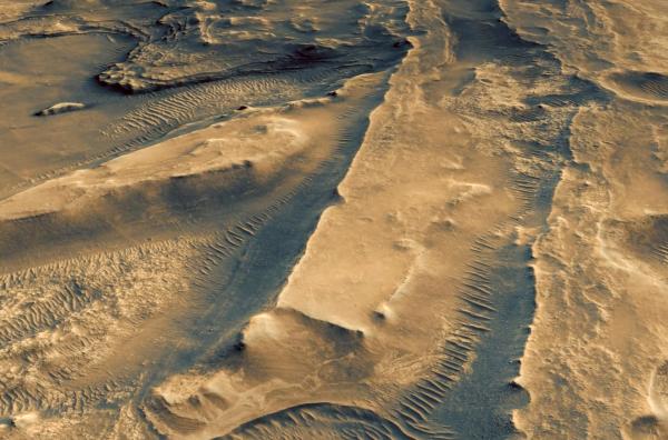 Bild 1 von 8: Das Terrain des Mars ist noch unbekannt: Die Mission Mars 2020 soll die Oberfläche dieses Planeten untersuchen.