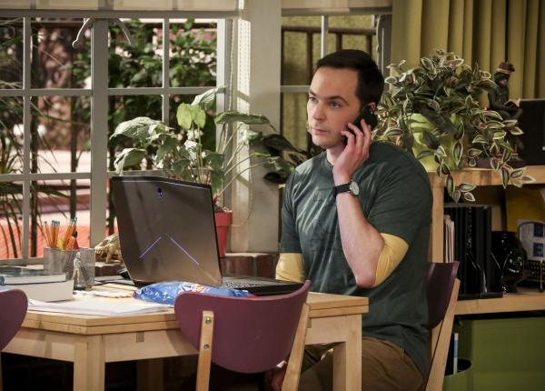Bild 1 von 11: Während sich all seine Freunde neuen, spannenden Projekten zuzuwenden scheinen, langweilt sich Sheldon (Jim Parsons), denn er hat grade nicht viel zu tun ...