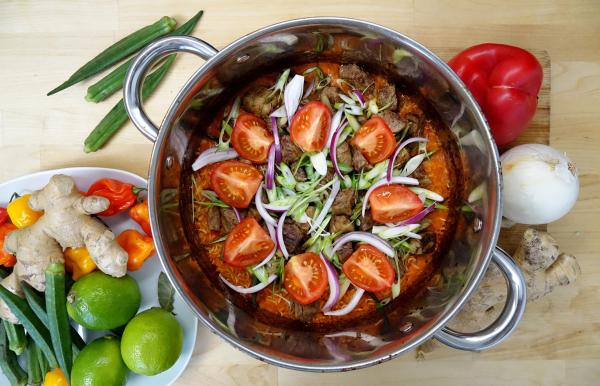 Bild 1 von 2: Jollof, ein afrikanisches Reisgericht, von Sternekoch Ali Güngörmüs interpretiert.