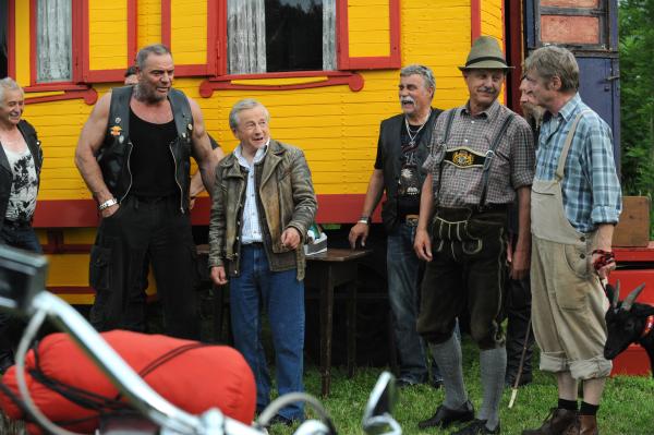 Bild 1 von 16: Gerstl will den Bürgermeister beeindrucken. Von links: Hagen (Thomas Born), Gerstl (Gerd Lohmeyer), Lorenz Schattenhofer (Werner Rom) und Xaver (Michael Schreiner).