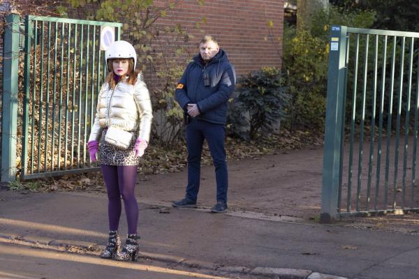 Bild 1 von 5: Morgane Alvaro (Audrey Fleurot, l.)