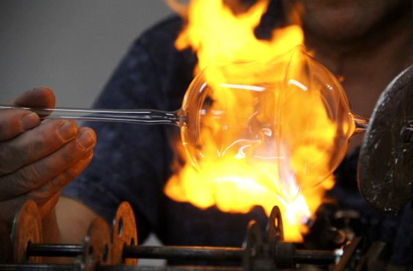 Bild 1 von 5: - natürlich - traditionelle Christbaumkugeln.