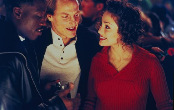 Bild 1 von 3: Die beiden Cops John (Wesley Snipes, l.) und Charlie (Woody Harrelson, M.) verbringen Zeit mit ihrer neuen Kollegin Grace Santiago (Jennifer Lopez, r.), die ihnen den Kopf verdreht.