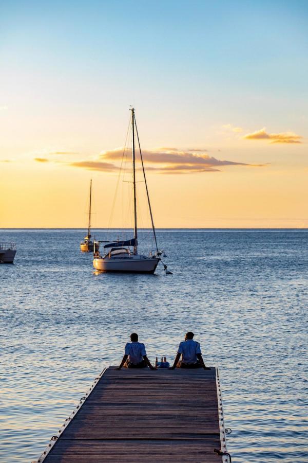 Bild 1 von 1: Im Bild (v.li.): Tahj Miles (Marlon Price), Tobi Bakare (Officer Jean-Pierre Hopper).