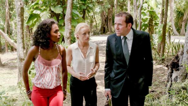 Bild 1 von 17: Im Bild (v.li.): Sara Martins (Det. Serg. Camille Bordey), Lucy Davis (Vicky Woodward), Ben Miller (Det. Insp. Richard Poole).