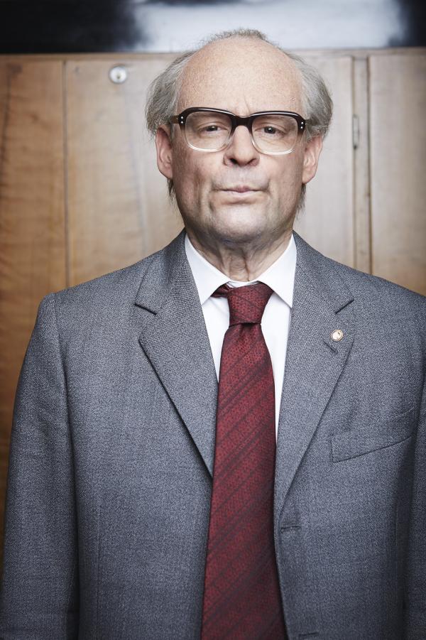Bild 1 von 6: Max Giermann als Erich Honecker.