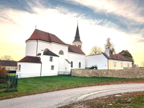 Bild 1 von 3: Im Bild: Pfarrkirche St. Pankraz in Reinprechtspölla, Innenaufnahme.