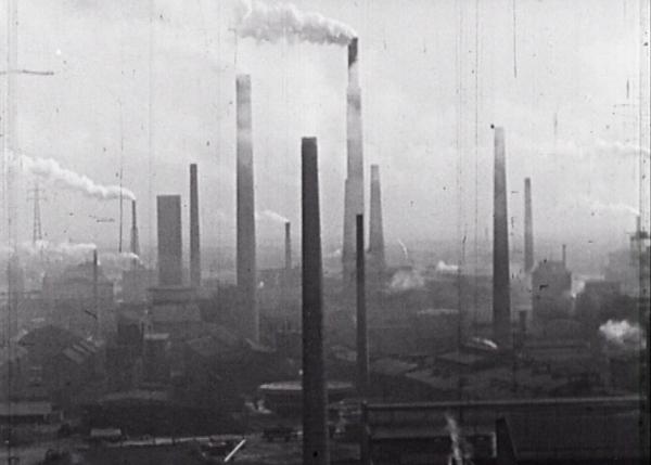 Bild 1 von 13: In der Wirtschaftswunderzeit gelten rauchende Schornsteine als Symbol des Fortschritts.