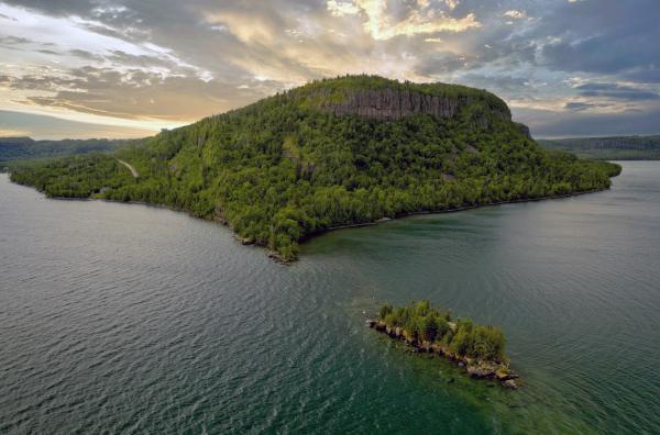 Bild 1 von 4: Insel am Nordufer des Oberen Sees im Sommer