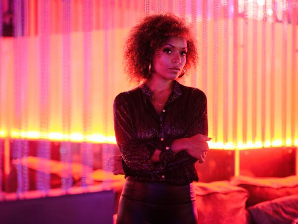 Bild 1 von 1: Mit Maia (Antonia Thomas) hat die tote Christina in einem Club gearbeitet und gefeiert.