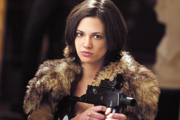 Bild 1 von 19: Zusammen mit seinem Bruder und Yelena (Asia Argento) verfolgt Yorgi den wahnsinnigen Plan, die Weltmächte USA und Russland gegeneinander aufzuhetzen. Eine biologische Superwaffe ist sein Druckmittel ...