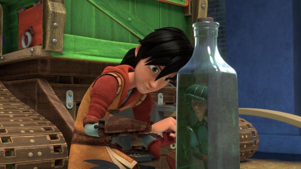 Bild 1 von 1: Leo nutzt eine Erfindung, um seinen Beobachter Robert wegzulocken.