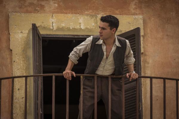 Bild 1 von 7: Yossarian (Christopher Abbott)