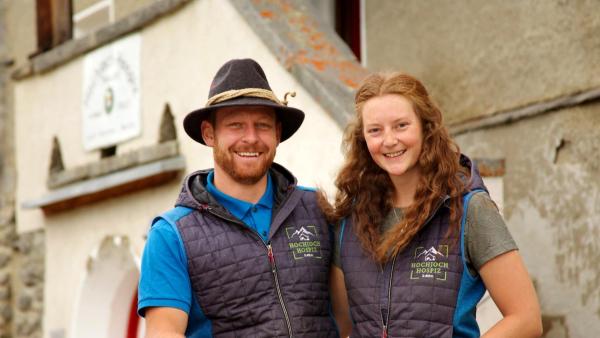 Bild 1 von 25: Im Bild: Florian und Carmen Schreiber auf dem Hochjochhospiz.