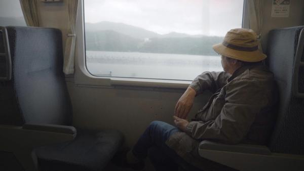 Bild 1 von 11: Japan und der Zug, das ist eine lange Geschichte. Seit seiner Ankunft im Archipel hat die Eisenbahn immer fasziniert. Sie war das Symbol für Modernität und Entwicklung und begleitete die Japaner in ihrem täglichen Leben. Der Film begibt sich auf eine Reise mit allen Zügen, die das Land durchziehen, von der kleinen Berglinie bis zum futuristischen Schnellzug Shinkansen.