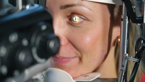 Bild 1 von 12: Im Bild: Beim Augenarzt.