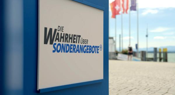 Bild 1 von 3: Seit sich die Lebensmittelpreise teils massiv verteuert haben, suchen Verbraucher:innen gezielt nach Sonderangeboten. Die Umsätze mit Aktionsware in Supermärkten und Discountern sind von 2020 bis 2024 um 44 Prozent gestiegen. Sind das wirklich attraktive Aktionspreise oder nur Preistricks? Insider:innen geben Einblicke in dieses knallharte Geschäft.