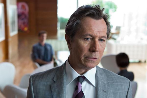 Bild 1 von 18: Nicholas Wyatt (Gary Oldman), der Chef des großen Hightech-Unternehmens Wyatt Telecom, ist ein skrupelloser Geschäftsmann.