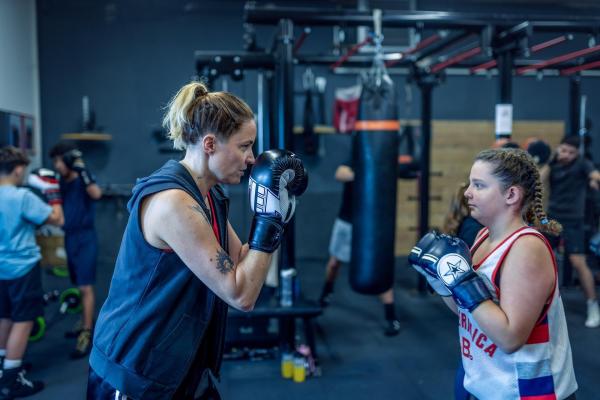 Bild 1 von 20: Im Bild: Patricia Aulitzky (Lisa Kuen), Lovelyn Menner (Jenny Relli).