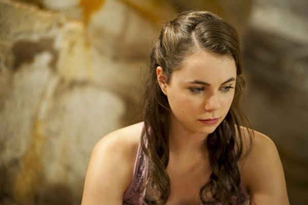 Bild 1 von 6: Nixie (Ivy Latimer) ist von Lyla und Sirena enttäuscht.