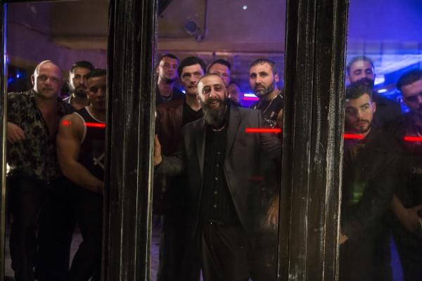 Bild 1 von 12: El Keitar (Kida Khodr Ramadan, Mitte)