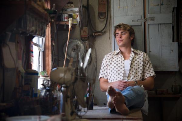 Bild 1 von 20: Unglücklicherweise verliebt sich Wards jüngerer Bruder Jack (Zac Efron) in ein Gangsterliebchen, das einen völlig durchgeknallten und hemmungslosen Freund hat ...