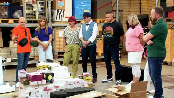 Bild 1 von 3: Es warten spezielle Retouren für gewisse Stunden, eine Palette, die Männerherzen höherschlagen lässt und eine Nietenpalette, die für ein echtes Drama sorgt.