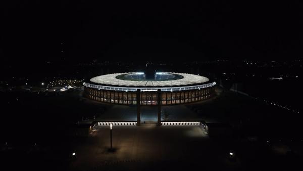 Bild 1 von 21: Das Olympiastadion bei den Dreharbeiten der Doku-Serie \
