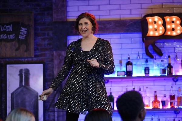 Bild 1 von 16: Kat (Mayim Bialik)