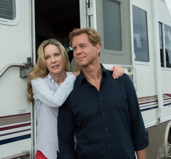 Bild 1 von 15: Jane Grant (Ann-Kathrin Kramer) und ihr Mann Clark (Thomas Heinze) starten frohgemut in den Camping-Urlaub.