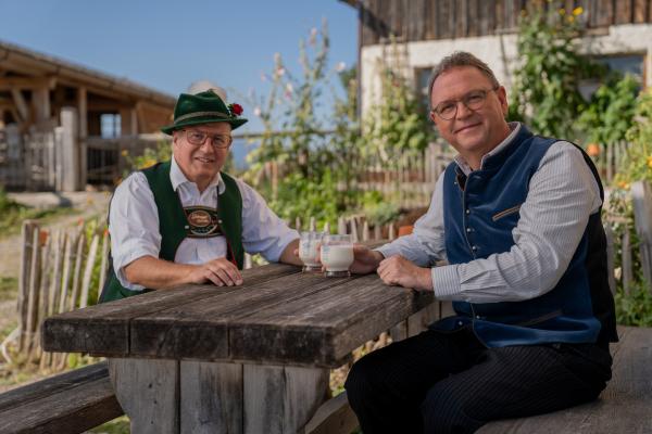 Bild 1 von 9: Georg Ried und Sepp Krönauer auf der Schönegger Käse-Alm.