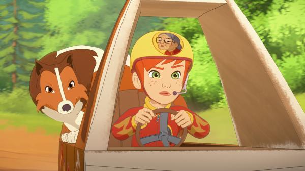 Bild 1 von 4: Das Rennteam Zoé und Lassie gibt sein Bestes, um für Mrs. Lee den Sieg einzufahren.