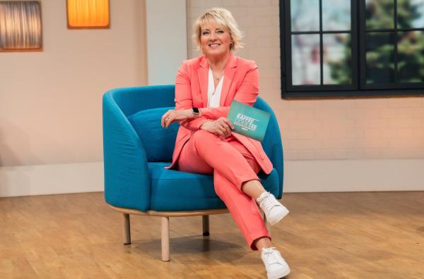 Bild 1 von 2: Das tägliche Servicemagazin des SWR Fernsehens bietet Wissenswertes aller Sparten.  Moderatorin Heike Greis präsentiert Gesundheitstipps, Rezepte, Ratschläge, Freizeitanregungen und Unterhaltung.