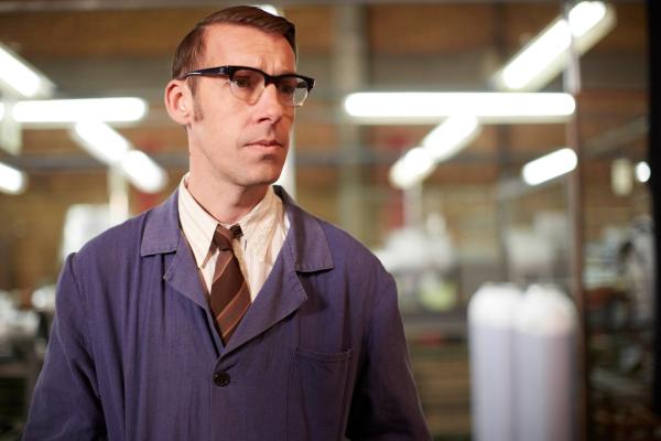 Bild 1 von 5: Tracepurcel (Craig Parkinson) ist einer der Fabrikarbeiter der British Imperial Electric Company.