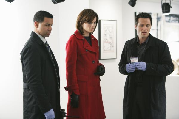 Bild 1 von 36: Javier Esposito (Jon Huertas, l.), Kate Beckett (Stana Katic, M.) und Kevin Ryan (Seamus Dever, r.) ermitteln in einem neuen Fall.