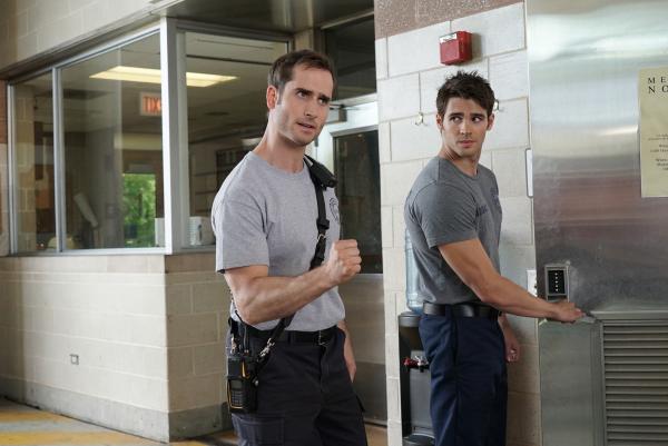 Bild 1 von 9: (l-r) Andy Ahrens as Danny Borrelli, Steve McQueen as Jimmy -- (Photo by: Elizabeth Morris/NBC)