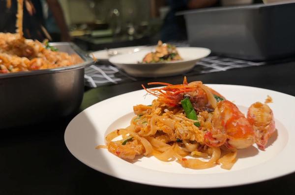 Bild 1 von 2: Pad Thai ist eines der bekanntesten Gerichte in Bangkok.