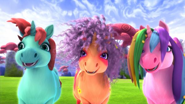 Bild 1 von 6: Das rätselhafte Wesen, dessen Fußspuren die Elfen fanden, stellt sich als eine kleine Gruppe von Pony-Einhörnern heraus.