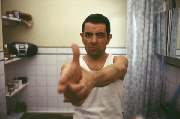 Bild 1 von 16: Nach einem Anschlag auf die Agentenelite des britischen Geheimdienstes droht das Ende des britischen Empire. Gäbe es da nicht den chaotischen Möchtegern-Agenten Johnny English (Rowan Atkinson) ...