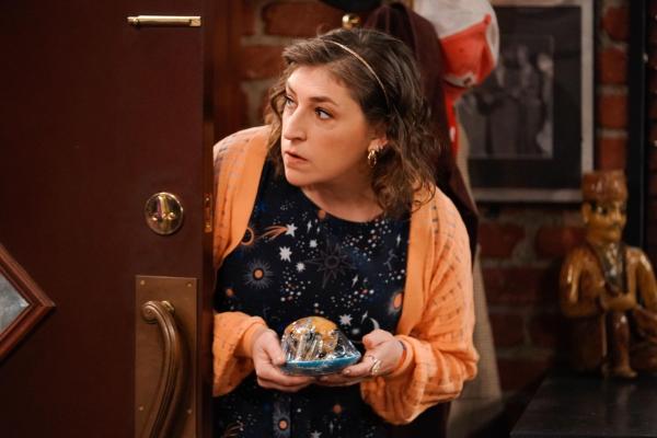 Bild 1 von 12: Kat (Mayim Bialik)