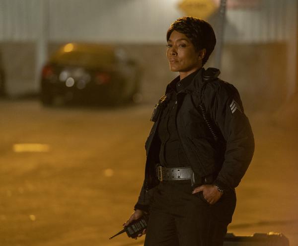Bild 1 von 10: Athena Grant (Angela Bassett)