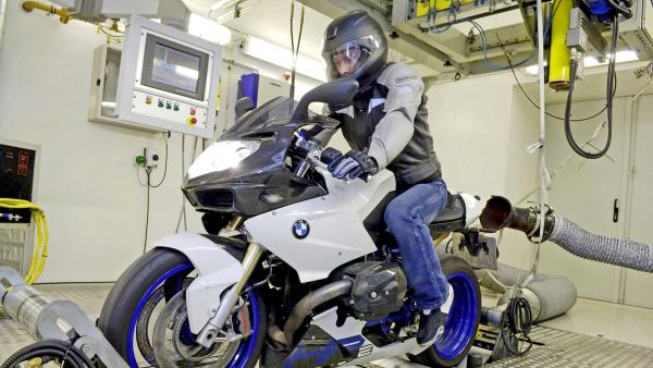 Bild 1 von 3: Probe aufs Exempel: Damit die Qualität der Maschinen gesichert ist, werden umfassende Produkttests durchgeführt.