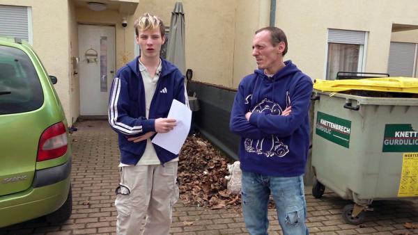 Bild 1 von 3: Florian (re.) und Sohn Niclas haben einen Termin bei Augenarzt