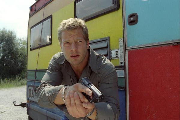 Bild 1 von 18: Mit Witz und kühlem Sachverstand auf Verbrecherjagd: Leo (Henning Baum) ...