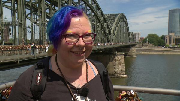 Bild 1 von 4: Lausi hat eine romantische Überraschung vorbereitet..