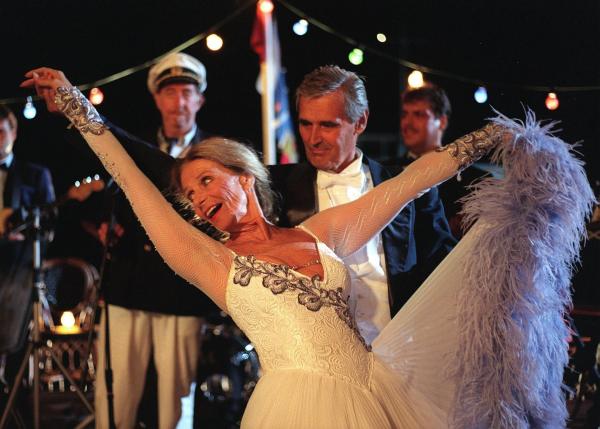 Bild 1 von 4: Im Bild (v.li.): Bruno Thost (Schiffskapitän), Ellen Umlauf (Frau Kaiser), Ernesto Pittner (Tanzschulenbesitzer).